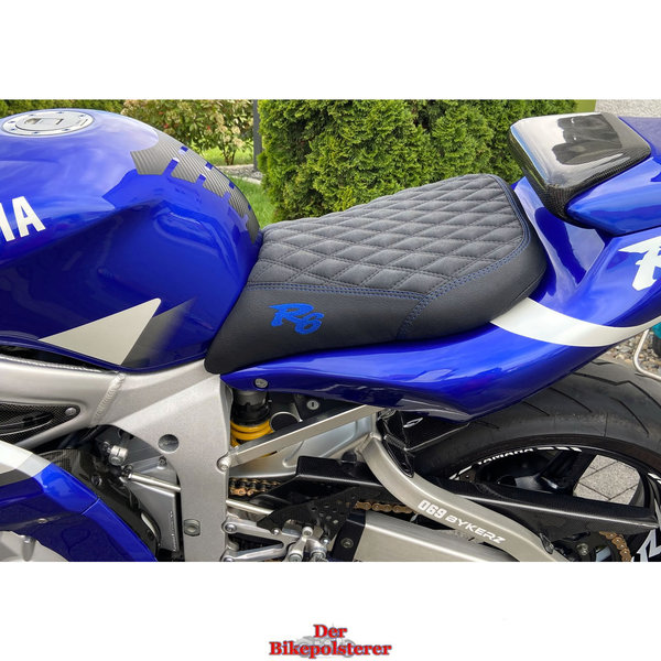 Yamaha "R6" Fahrer: Steißbeinzone, Rautenstepp, 2x Stickerei, Ziernaht ➔ Motorradsitz *NEU* beziehen